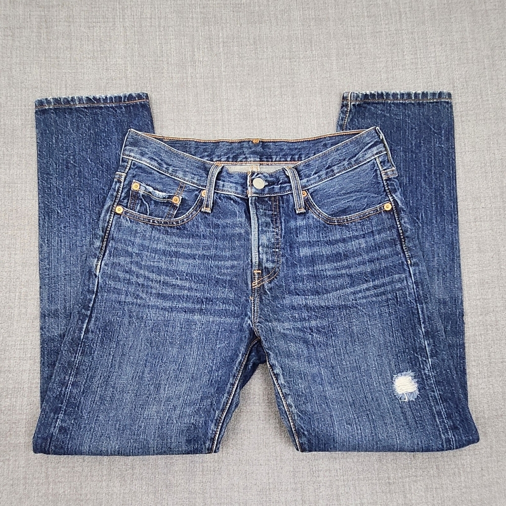 Levis 501 Button Fly Tapered 100% Cotton Distressed Style  Medium Wash Jeans. - Picture 2 of 12